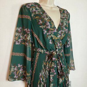 NWT Danny & Nicole Dress Dark Green Floral  Sz 4 - pleets sheer sleeves slip